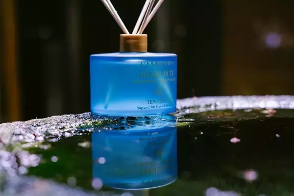 ウーロン茶の香りのボディケア＆パフューム「フォリエ ディ テ」、新作2アイテム発表
