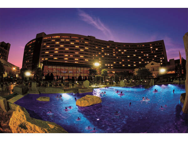 今年は 非日常感 がパワーup 舞浜シェラトンのナイトプール 19年6月25日 エキサイトニュース 今年は 非日常感 がパワーup 舞浜シェラトンのナイトプール 19年6月25日 エキサイトニュース