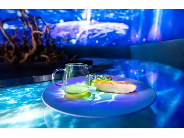 夏限定！都会の真ん中で、大海原へ誘うアートディナー体験