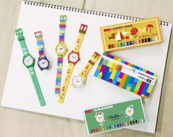 ノスタルジックな可愛さ！電池不要の「サクラクレパス」柄ソーラートケイ