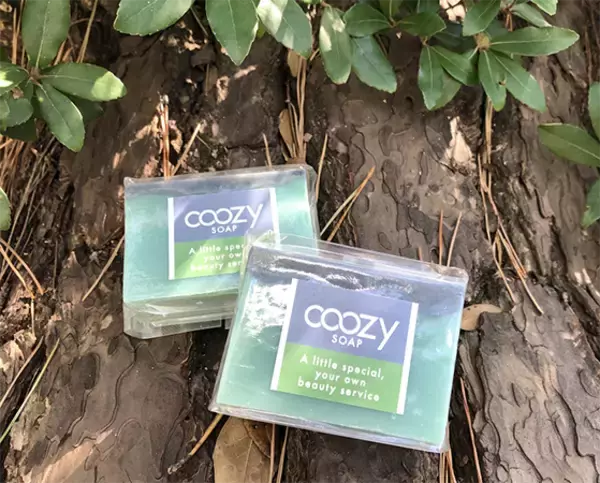 「肌と地球を美しく！働く男性の“9時”を彩るメンズ自然派コスメ「coozy」新登場」の画像