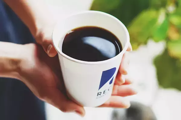 事前注文可能！福岡・天神にテイクアウトメインの「REC COFFEE」がオープン