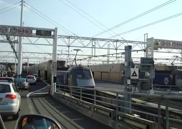 「車ごと乗れる列車「ル・シャトル」 英国から欧州大陸へドライブ旅行！」の画像