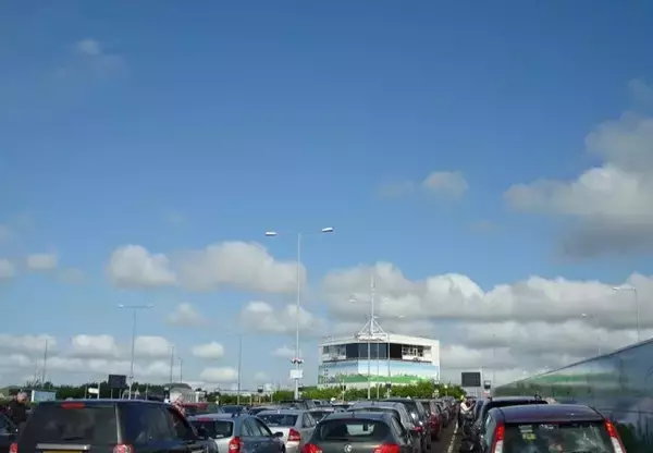 「車ごと乗れる列車「ル・シャトル」 英国から欧州大陸へドライブ旅行！」の画像
