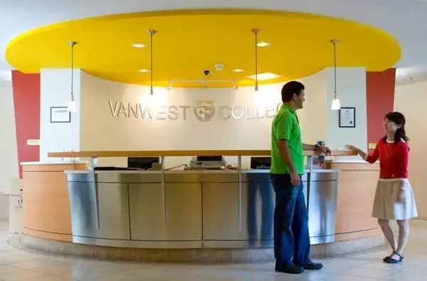 「普通の英語習得だけでは終わらせない！英語＋ビジネス英語で専門留学できるVanWest」の画像