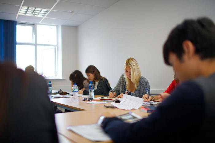 カウンセラーによるKINGSボーンマス校の特徴とボーンマスの町並みの特徴！