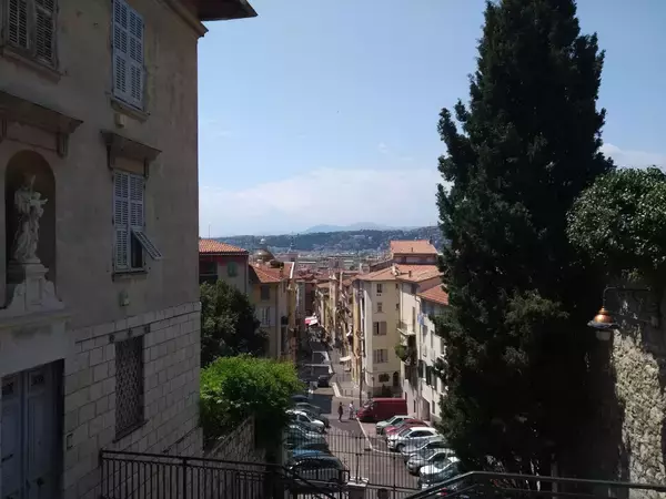 「IALC奨学生フランス留学レポート衝撃の縦列駐車」の画像