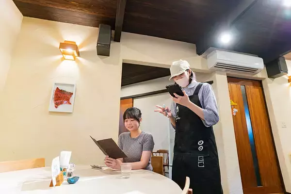「知的障がい者支援施設の中にある大人気の森のレストラン、常連「マニュアル的じゃないのがいい」。地域共生で福祉の常識変える鹿児島「しょうぶ学園」が素敵すぎる」の画像