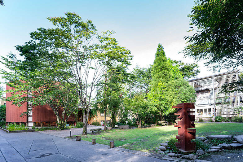 知的障がい者支援施設の中にある大人気の森のレストラン、常連「マニュアル的じゃないのがいい」。地域共生で福祉の常識変える鹿児島「しょうぶ学園」が素敵すぎる