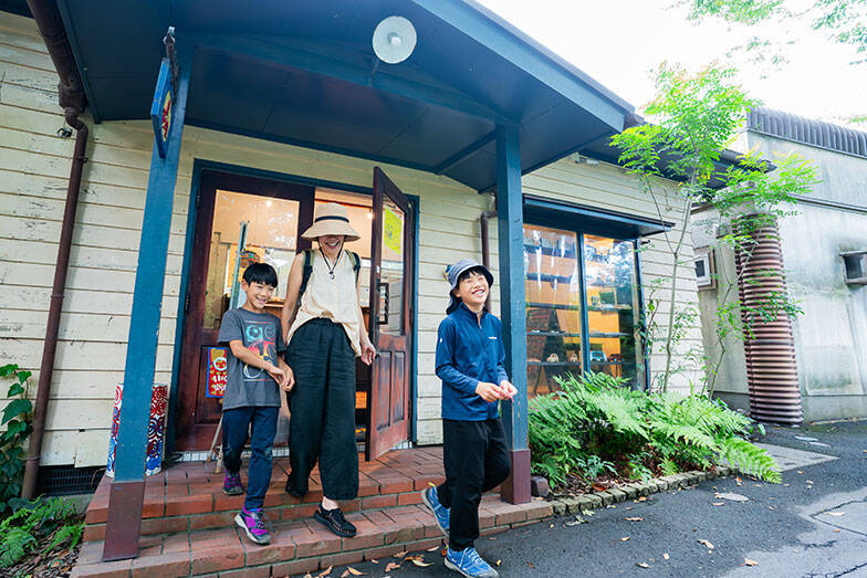 知的障がい者支援施設の中にある大人気の森のレストラン、常連「マニュアル的じゃないのがいい」。地域共生で福祉の常識変える鹿児島「しょうぶ学園」が素敵すぎる