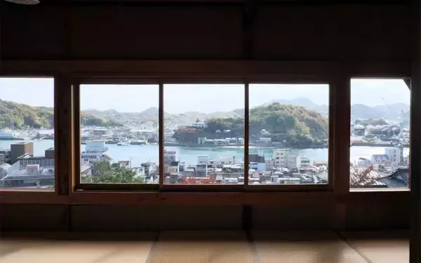 「「ひろしま国際建築祭2025」初開催で20万人が熱狂。尾道・福山で巡る安藤忠雄、坂 茂ら建築界レジェンドの展示の数々【建築ライターがレポート】」の画像