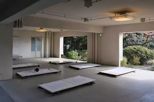 「「ひろしま国際建築祭2025」初開催で20万人が熱狂。尾道・福山で巡る安藤忠雄、坂 茂ら建築界レジェンドの展示の数々【建築ライターがレポート】」の画像