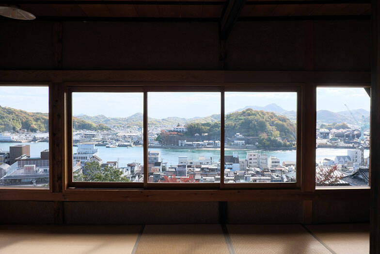 「ひろしま国際建築祭2025」初開催で20万人が熱狂。尾道・福山で巡る安藤忠雄、坂 茂ら建築界レジェンドの展示の数々【建築ライターがレポート】