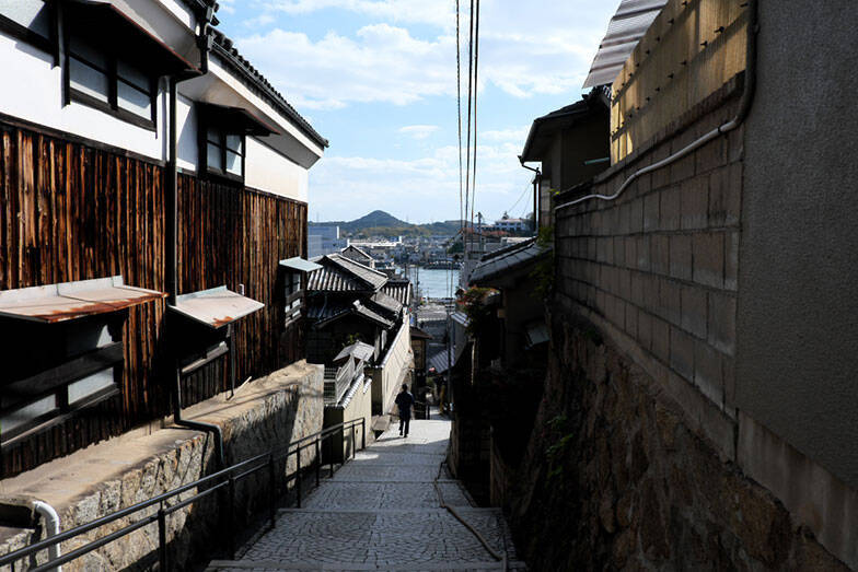 「ひろしま国際建築祭2025」初開催で20万人が熱狂。尾道・福山で巡る安藤忠雄、坂 茂ら建築界レジェンドの展示の数々【建築ライターがレポート】