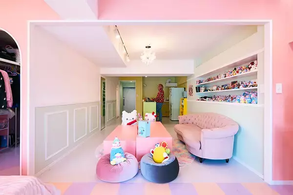 「【30代男子の推し活リノベ】ピンク主役の“趣味全開”部屋にSNS15万いいね！ 築50年・48平米の中古マンションを「Kawaii空間」に」の画像