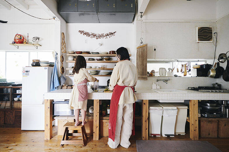 【空き家再生して住む】祖父母の家を20代が住みながらDIY、絶景古民家を148万円で購入…etc. 予算をおさえて理想の家を育てるという選択肢　書籍『空き家で暮らす』インタビュー