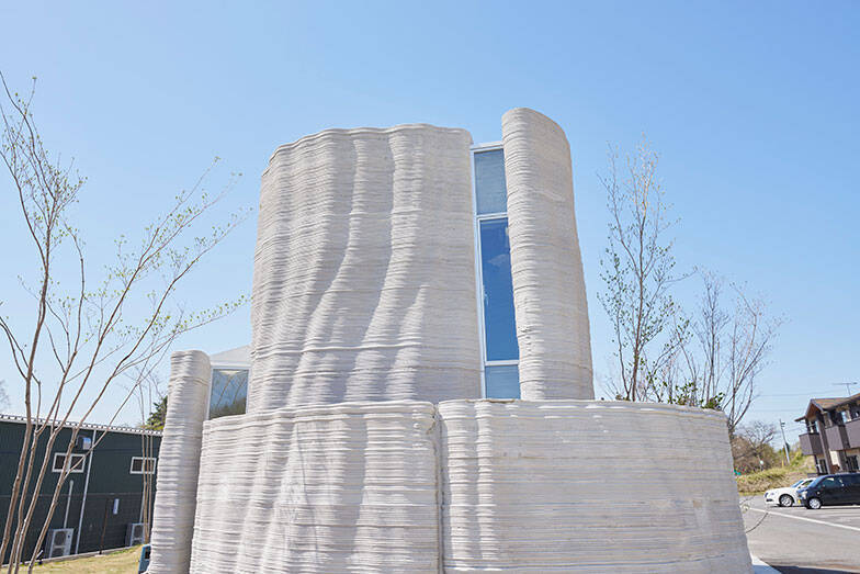 日本初、2階建て「3Dプリンター住宅」誕生！ 造形はわずか10日、前例なき構造計算や法律の壁をどう突破したか　宮城県栗原市