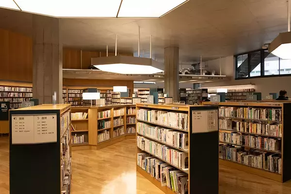 「「図書館に市民から感謝メール」の理由。仕事、読書、お喋り、過ごし方は自由自在、個性派「垂水図書館」の凄み　神戸市」の画像