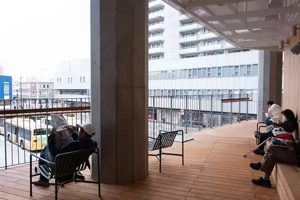 「「図書館に市民から感謝メール」の理由。仕事、読書、お喋り、過ごし方は自由自在、個性派「垂水図書館」の凄み　神戸市」の画像