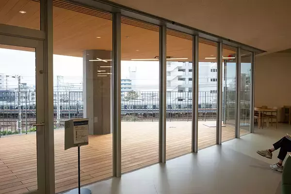 「「図書館に市民から感謝メール」の理由。仕事、読書、お喋り、過ごし方は自由自在、個性派「垂水図書館」の凄み　神戸市」の画像