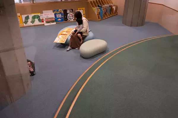 「「図書館に市民から感謝メール」の理由。仕事、読書、お喋り、過ごし方は自由自在、個性派「垂水図書館」の凄み　神戸市」の画像