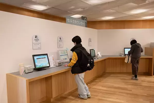 「「図書館に市民から感謝メール」の理由。仕事、読書、お喋り、過ごし方は自由自在、個性派「垂水図書館」の凄み　神戸市」の画像