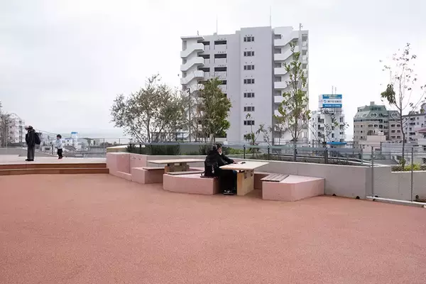 「「図書館に市民から感謝メール」の理由。仕事、読書、お喋り、過ごし方は自由自在、個性派「垂水図書館」の凄み　神戸市」の画像