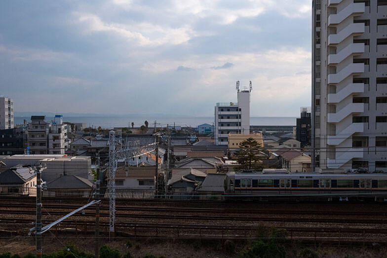 「図書館に市民から感謝メール」の理由。仕事、読書、お喋り、過ごし方は自由自在、個性派「垂水図書館」の凄み　神戸市