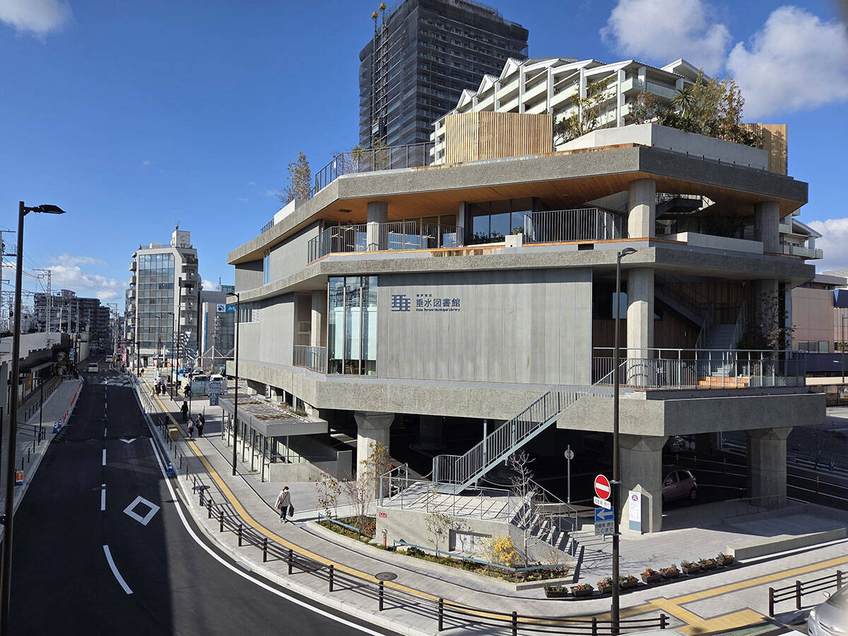 「図書館に市民から感謝メール」の理由。仕事、読書、お喋り、過ごし方は自由自在、個性派「垂水図書館」の凄み　神戸市