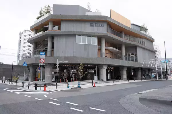 「「図書館に市民から感謝メール」の理由。仕事、読書、お喋り、過ごし方は自由自在、個性派「垂水図書館」の凄み　神戸市」の画像