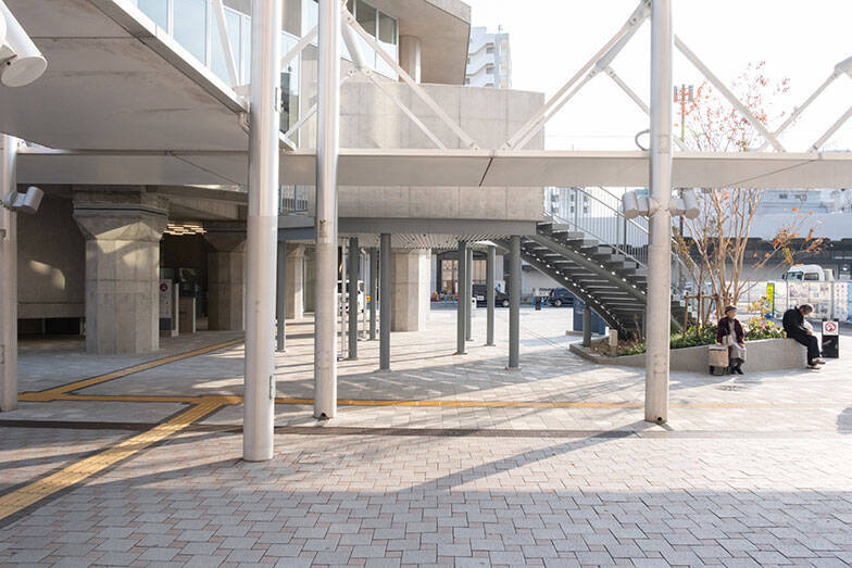 「図書館に市民から感謝メール」の理由。仕事、読書、お喋り、過ごし方は自由自在、個性派「垂水図書館」の凄み　神戸市