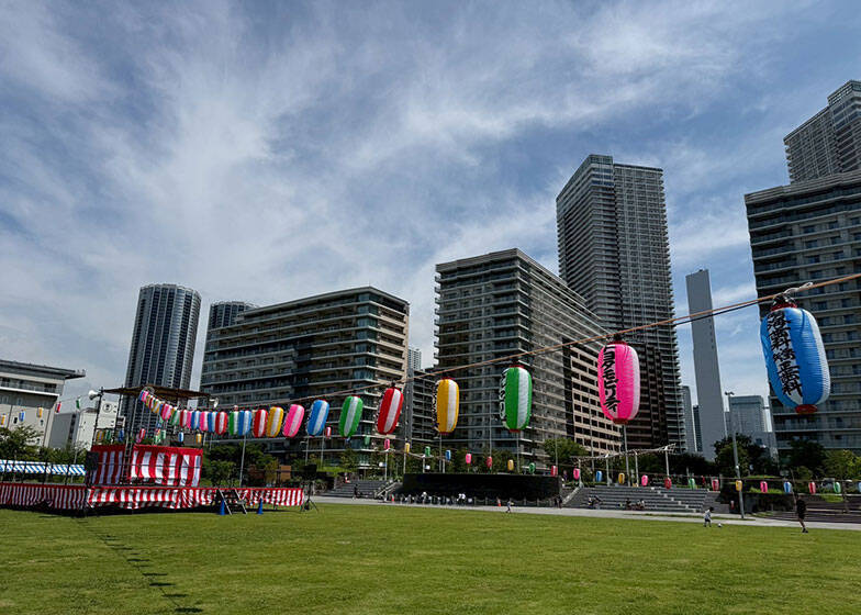 旧五輪選手村「HARUMI FLAG」自治会がアツすぎる！ 多様な住人が本気スキルで挑む、盆踊り2万人集客や交通改善など“街の価値向上”戦略　東京・中央区