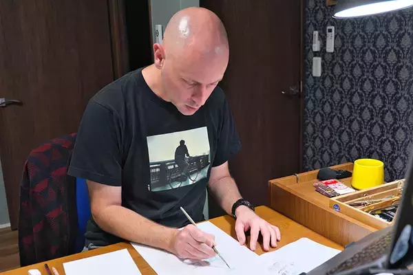 「新海誠スタジオ出身の画家が描く、失われゆく日本の風景。ポーランドから移住し見つけた”日本の街、東京の魅力”とは　マテウシュ・ウルバノヴィチさん」の画像