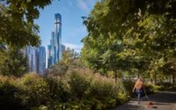 世界の名建築を訪ねて。外壁の緩やかな起伏が独創的な三連結タワー「セント・リジス・シカゴ（The St. Regis Chicago）」／アメリカ