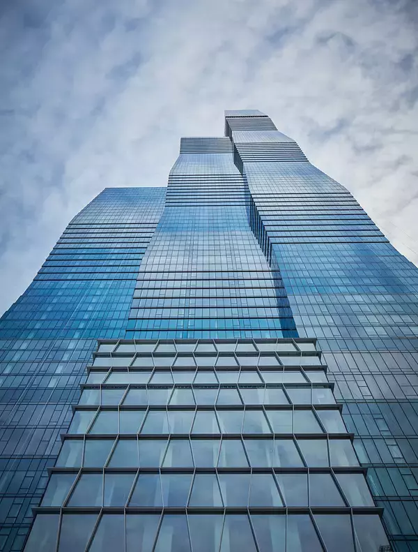 「世界の名建築を訪ねて。外壁の緩やかな起伏が独創的な三連結タワー「セント・リジス・シカゴ（The St. Regis Chicago）」／アメリカ」の画像