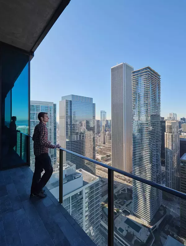 「世界の名建築を訪ねて。外壁の緩やかな起伏が独創的な三連結タワー「セント・リジス・シカゴ（The St. Regis Chicago）」／アメリカ」の画像