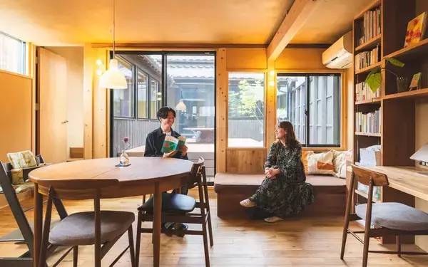 30代子育て夫妻の移住。東京から広島の港町・鞆の浦へ。空き家長屋をリノベし「まちに開く暮らし」始めた理由