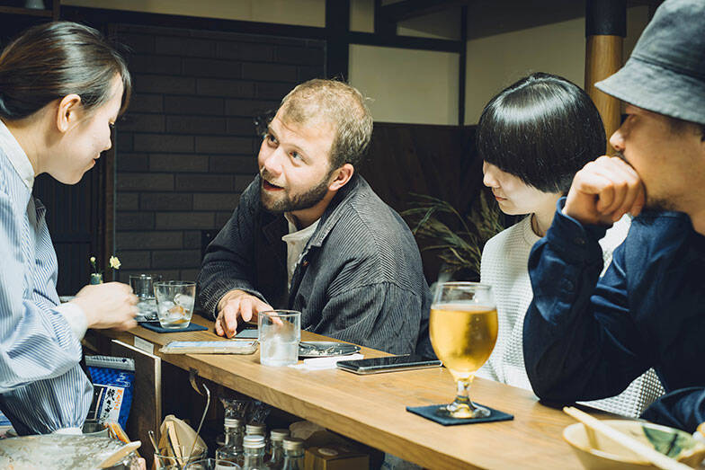 30代子育て夫妻の移住。東京から広島の港町・鞆の浦へ。空き家長屋をリノベし「まちに開く暮らし」始めた理由
