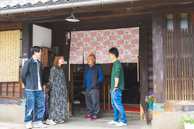 30代子育て夫妻の移住。東京から広島の港町・鞆の浦へ。空き家長屋をリノベし「まちに開く暮らし」始めた理由