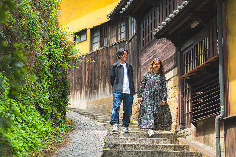 30代子育て夫妻の移住。東京から広島の港町・鞆の浦へ。空き家長屋をリノベし「まちに開く暮らし」始めた理由