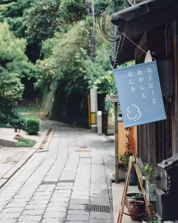 「30代子育て夫妻の移住。東京から広島の港町・鞆の浦へ。空き家長屋をリノベし「まちに開く暮らし」始めた理由」の画像