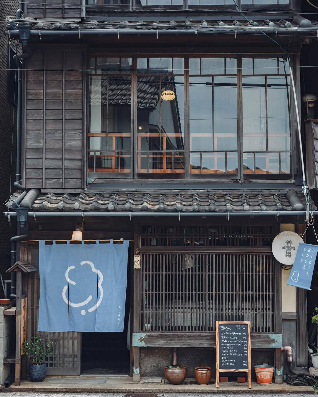 30代子育て夫妻の移住。東京から広島の港町・鞆の浦へ。空き家長屋をリノベし「まちに開く暮らし」始めた理由