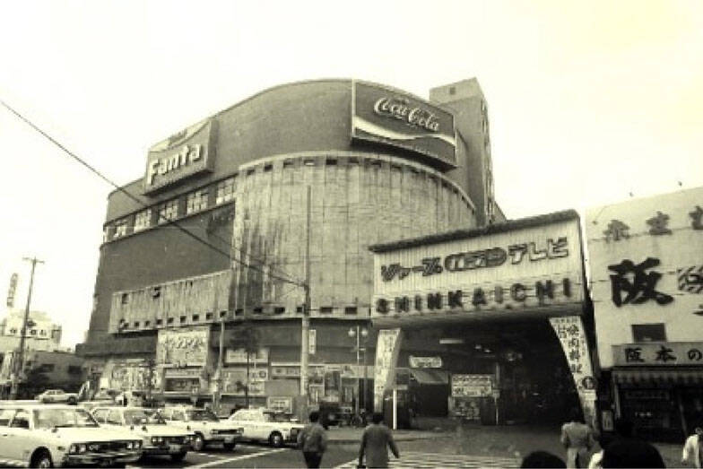 落語の力で街を元気に。365日フル稼働の寄席「神戸新開地・喜楽館」笑いあり涙ありの地域活性化、7年の激闘