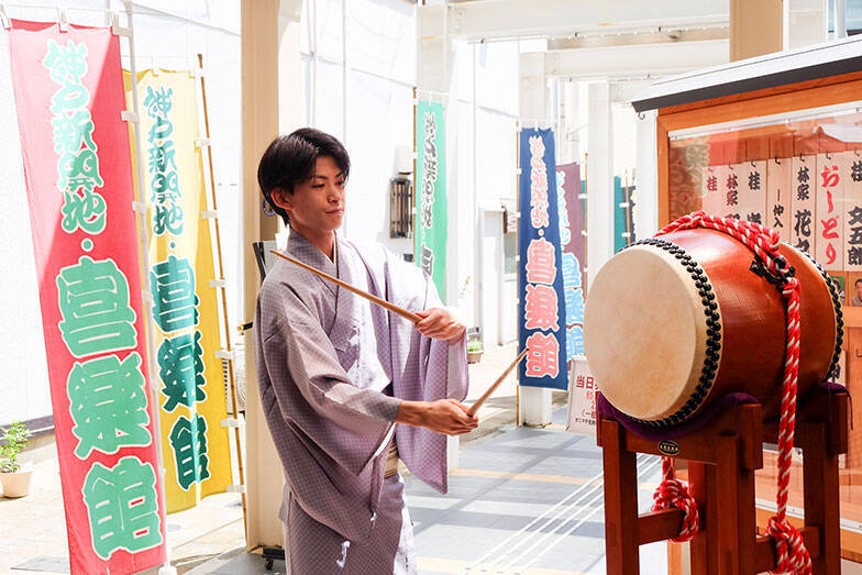 落語の力で街を元気に。365日フル稼働の寄席「神戸新開地・喜楽館」笑いあり涙ありの地域活性化、7年の激闘