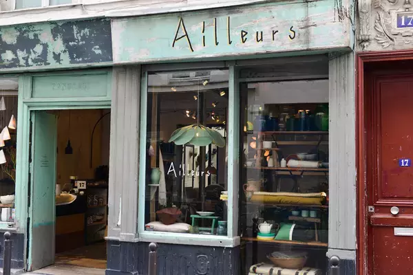 「パリの暮らしとインテリア[13] アーティスト河原シンスケさんが暮らす、狭カッコいいアパルトマン」の画像