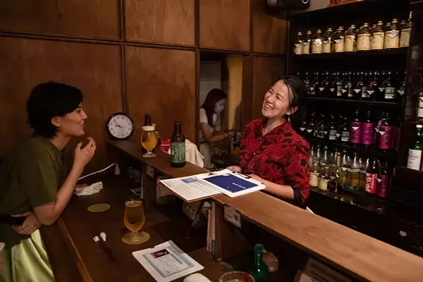 「一橋大卒24歳女子、スナックのママになる。若者も女性も楽しめる「街の社交場」に、全国展開も視野　「スナック水中」東京都国立市」の画像