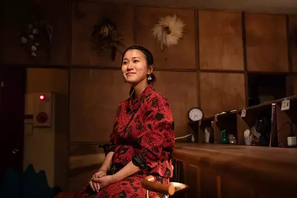 「一橋大卒24歳女子、スナックのママになる。若者も女性も楽しめる「街の社交場」に、全国展開も視野　「スナック水中」東京都国立市」の画像