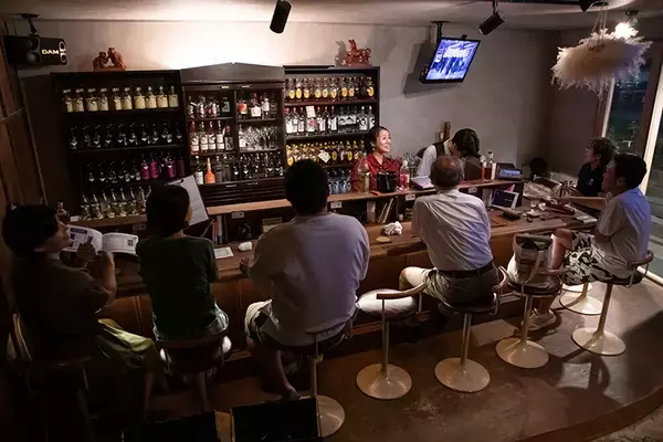 「一橋大卒24歳女子、スナックのママになる。若者も女性も楽しめる「街の社交場」に、全国展開も視野　「スナック水中」東京都国立市」の画像