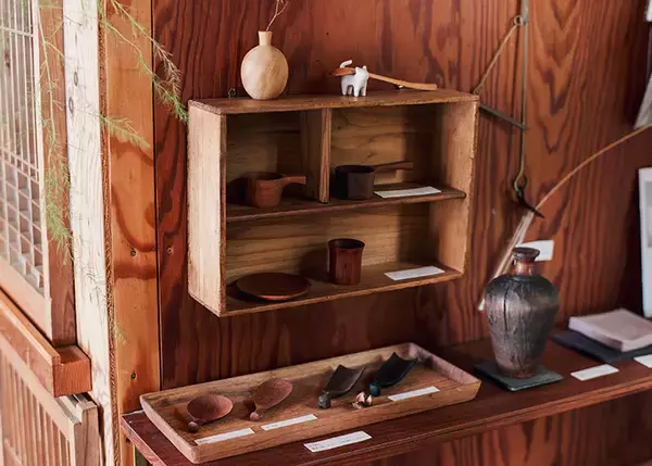 「【逗子】路地裏の築50年古民家を、オーシャンビューの絶景自邸＋カフェにリノベ。建築家夫妻が語る”豊かな二拠点生活”の始め方　「南町テラス」」の画像