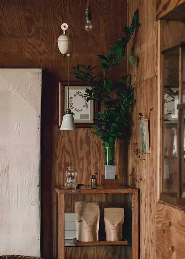 「【逗子】路地裏の築50年古民家を、オーシャンビューの絶景自邸＋カフェにリノベ。建築家夫妻が語る”豊かな二拠点生活”の始め方　「南町テラス」」の画像